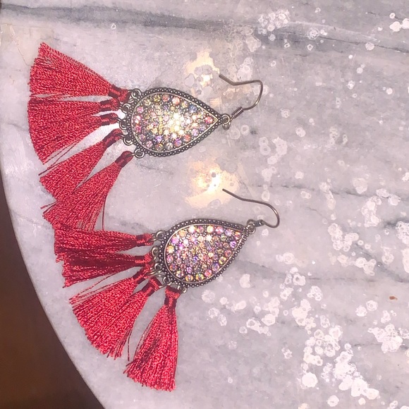 maroon sparkly earrings - Picture 1 of 2